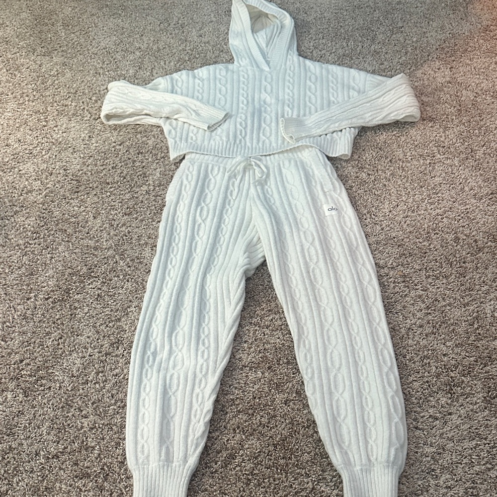 ALO Yoga Winter Bliss Hoodie & Pants Set Ivory - Picture 2 of 15